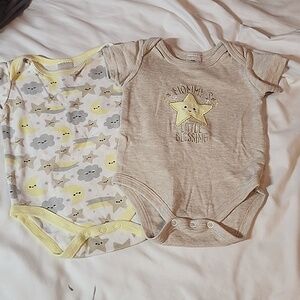 LITTLE BEGINNINGS STAR ONESIES SZ 6-9 MONTH